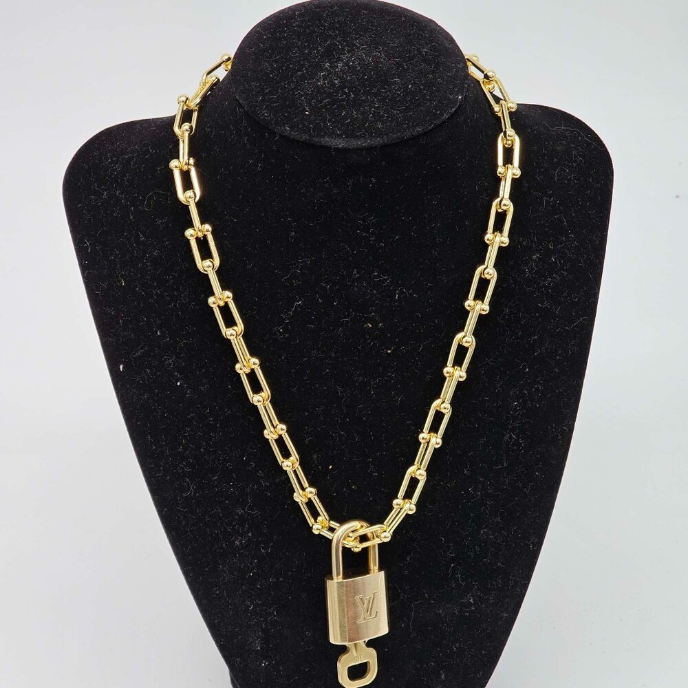Authentic Louis Vuitton Lock & Key w/ Unbranded Gold Plated Gold Chain Necklace